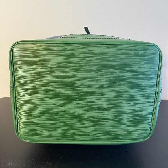 Louis Vuitton 1992 Vintage Bi-Color Epi Leather Petit Noé Bucket Bag - Preowned - Picture 5 of 16